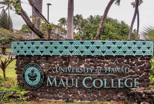 UH Maui College entrance sign