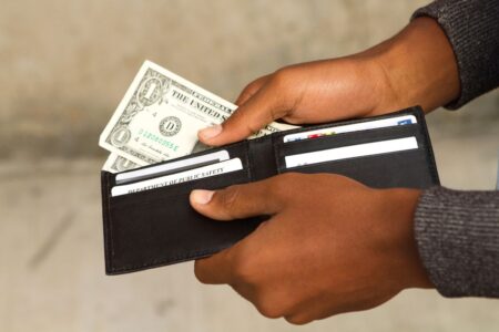 removing dollar bills from wallet